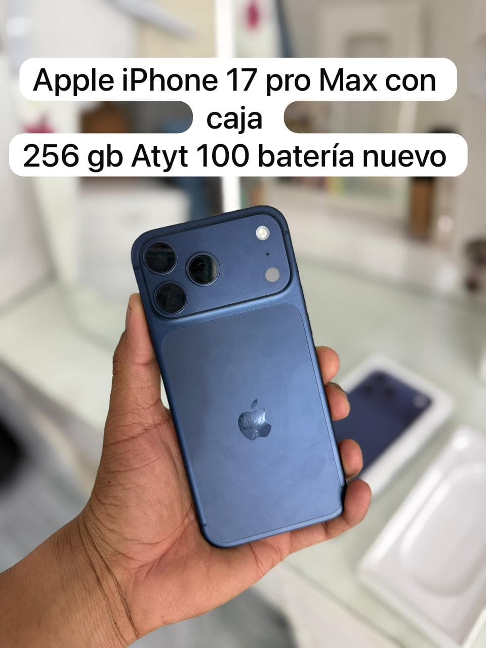 iPhone 17 pro Max LIBRE azul sin detalles 256 gb 100 batería