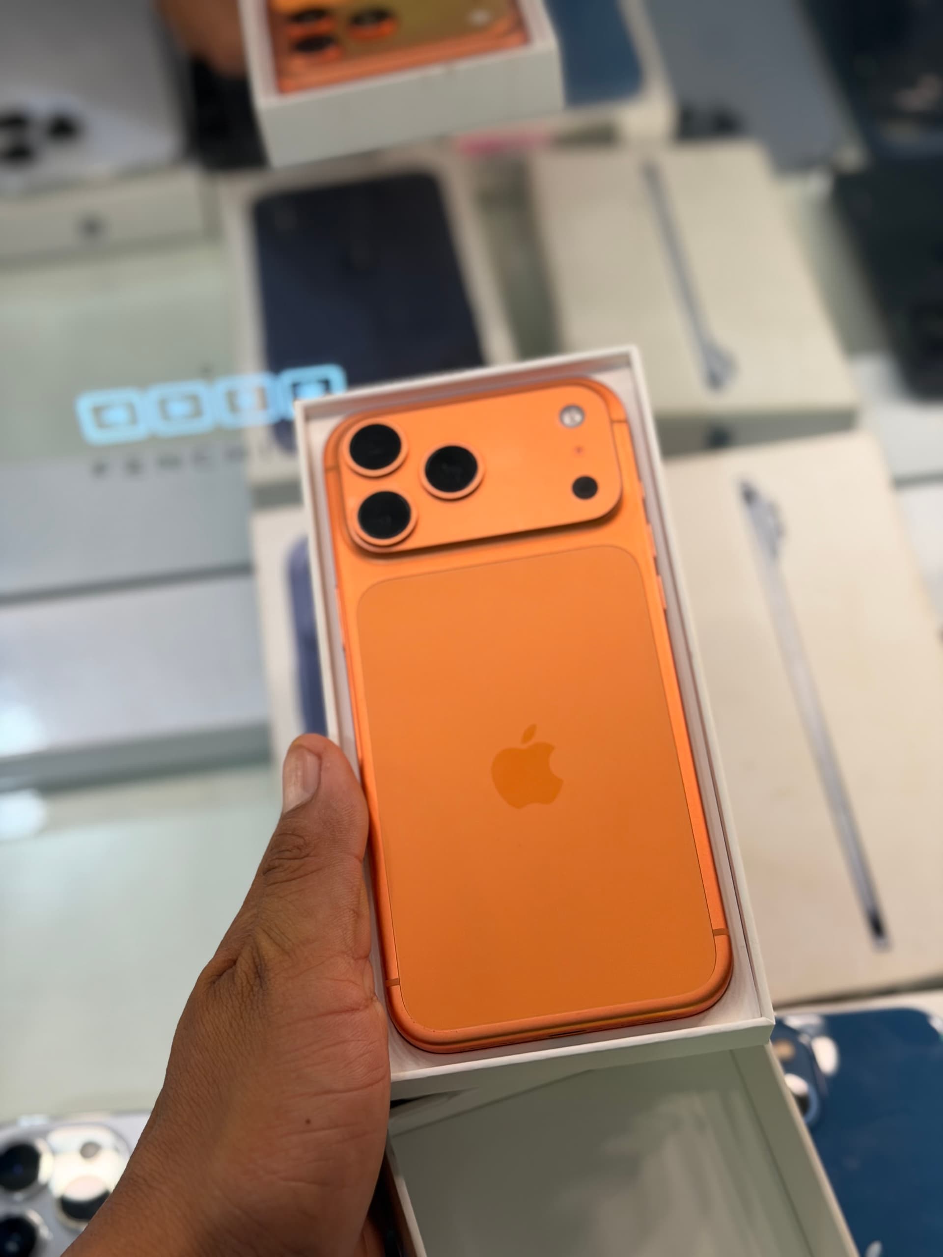 iPhone 17 pro Max naranja Atyt impecable sin detalle 100 batería 256 gb