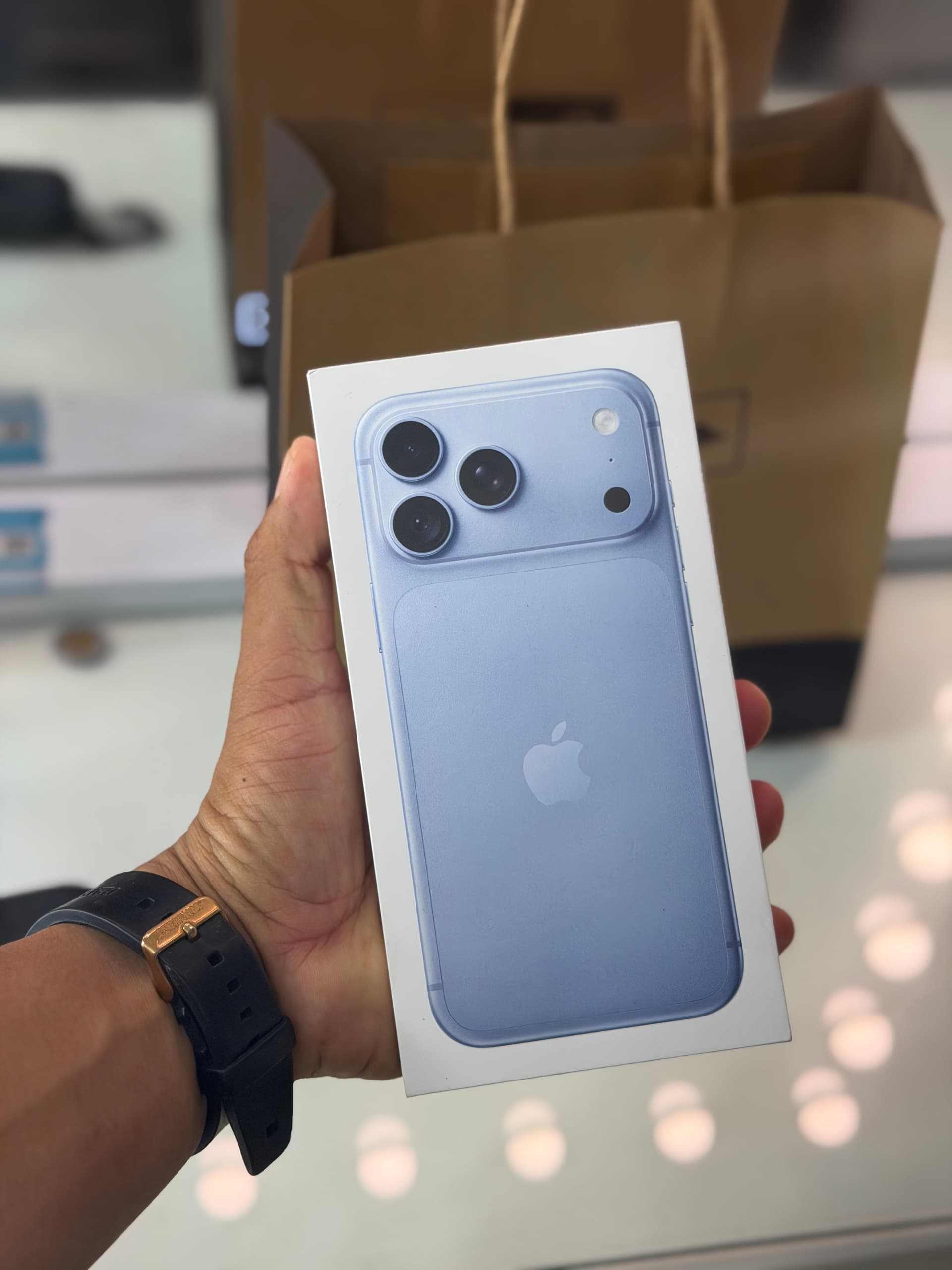 iPhone 18 pro Max azul glaciar nuevo sellado de I Shop con ticket garantía 1 año 256 gb