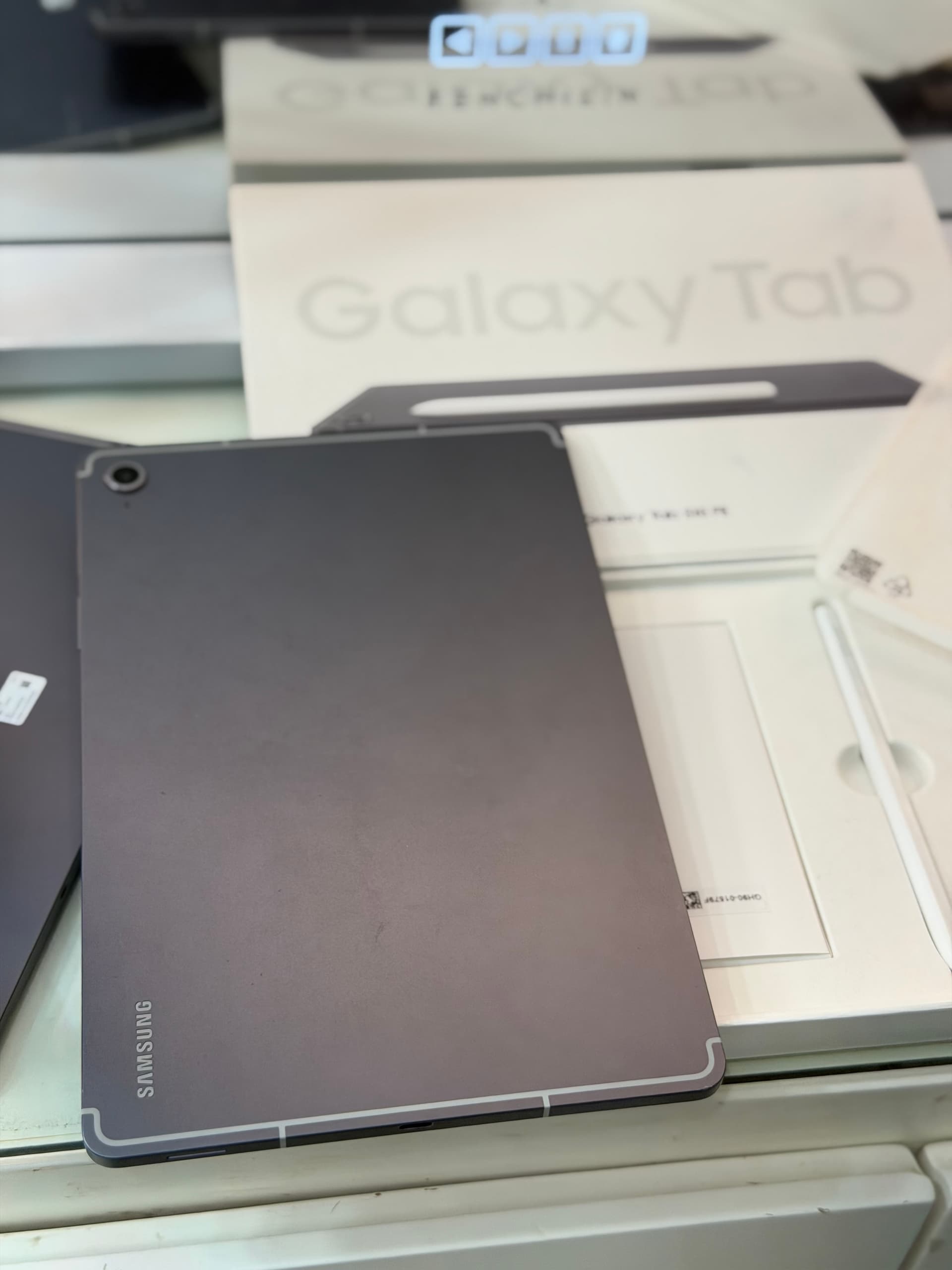 Samsung Tab s10 FE 256 gb 12 gb ram CON CAJA IMPECABLE CERO DETALLES CON PENCIL ORIGINAL ✅🔥
