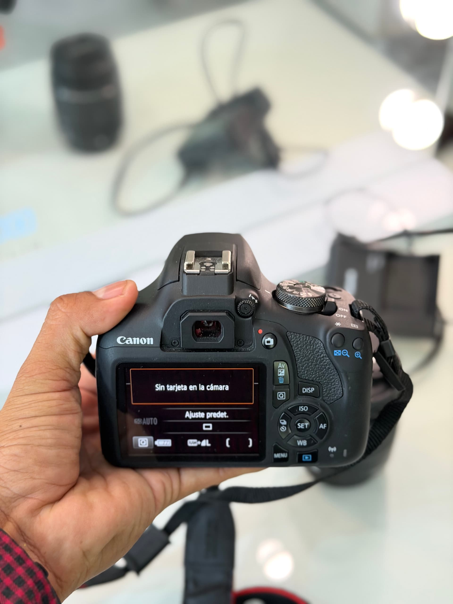 Cámara canon t7 wifi impecable sin detalles cargador y lente 1855