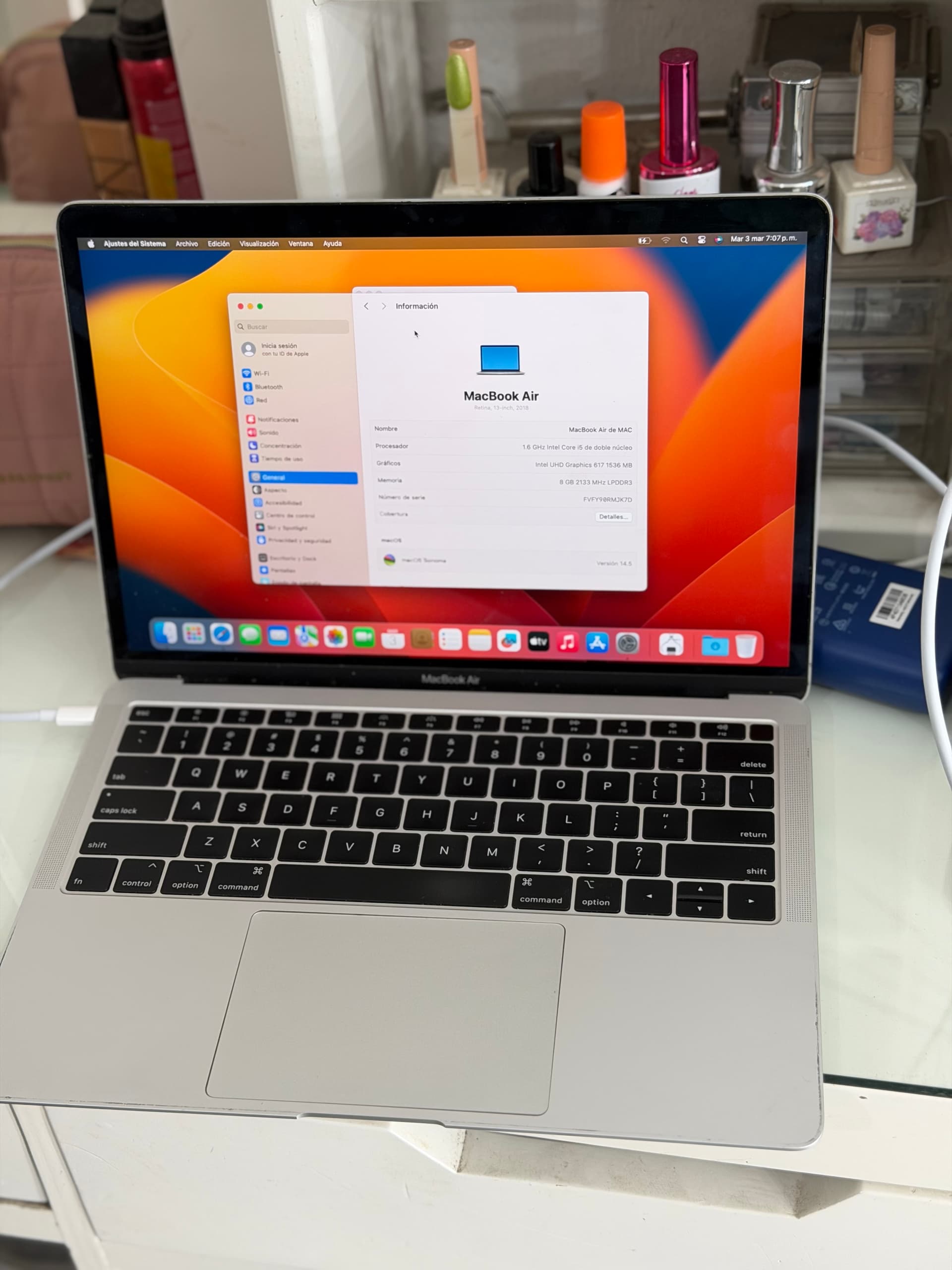 MacBook Air 2018 Core i5 8 gb ram 256 ssd impecable detalle en teclado (se usa con teclado externo)