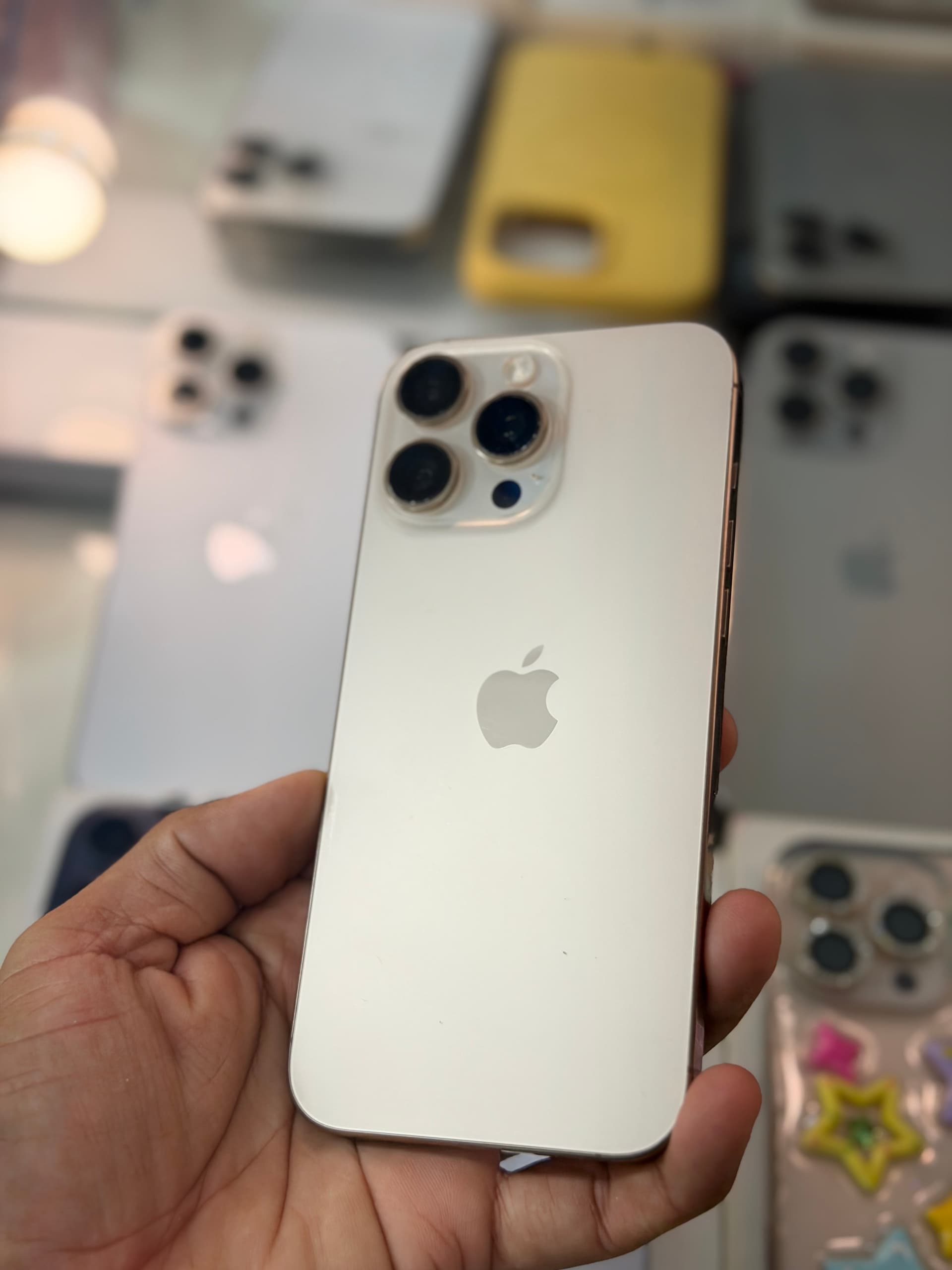 Apple iPhone 16 pro Max Gold Atyt con caja impecable 91% 266 gb
