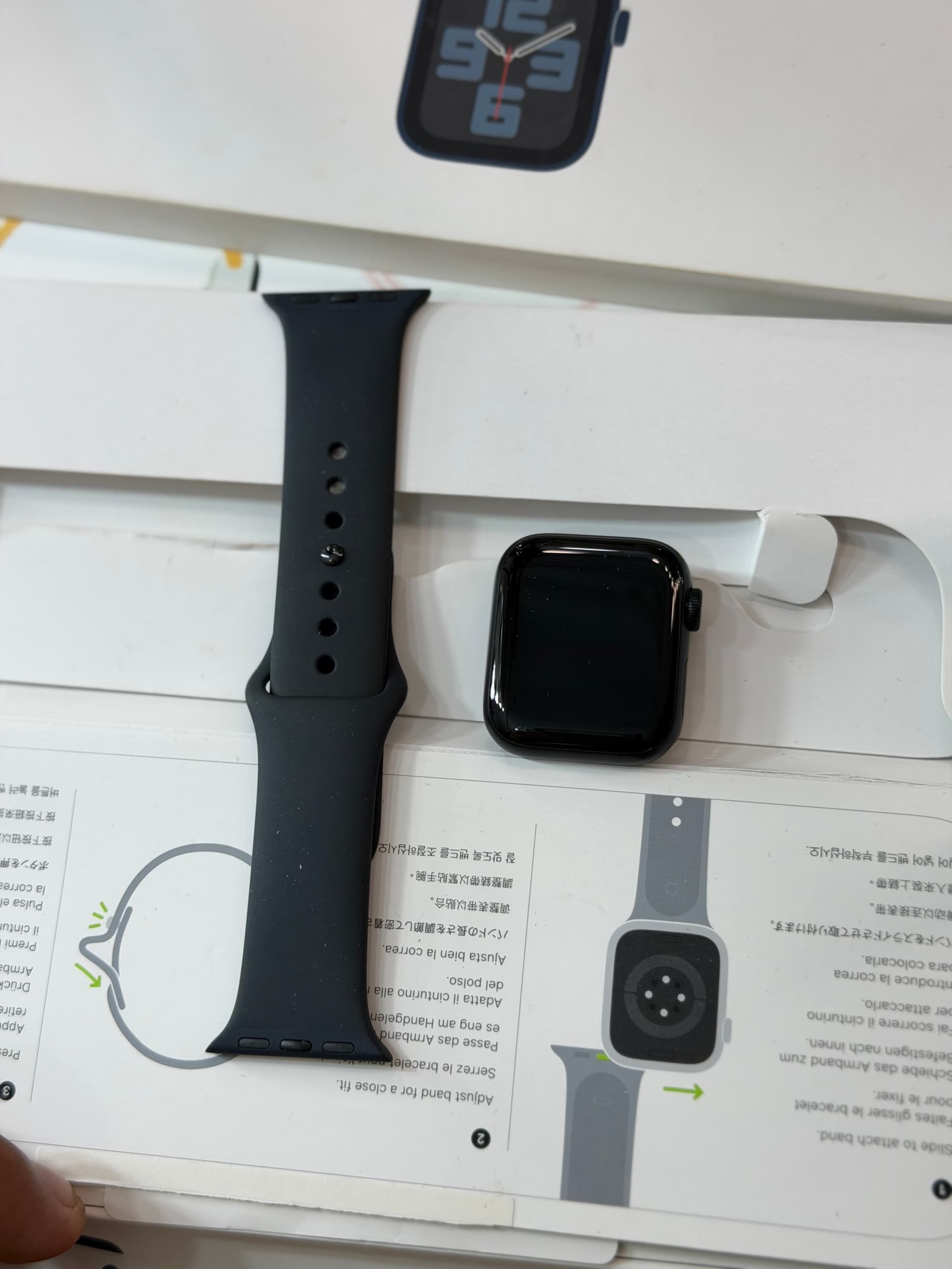 Apple Watch SE 2 con caja azul obscuro impecable 2026 8 meses uso