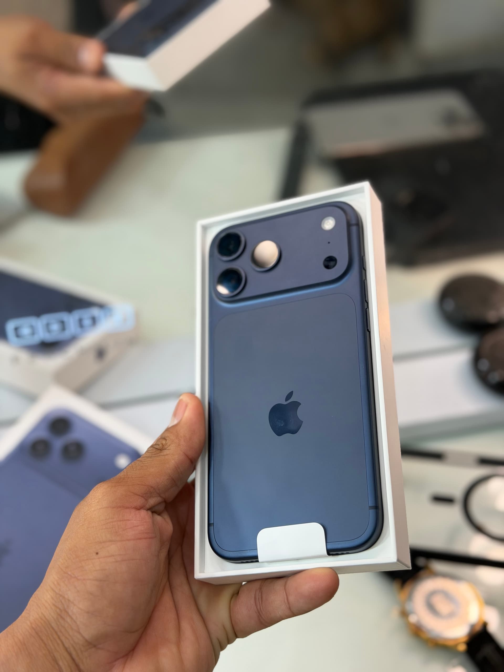 Apple iPhone 17 pro Max Atyt azul impecable 100 batería 256 gb